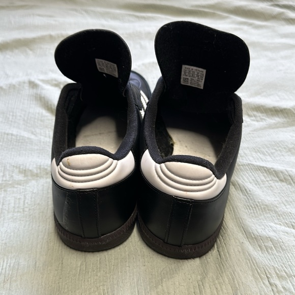 Selling Adidas Samba.  NO LACES OR INSOLES.  Easily purchased.  Sneakers NEW - Picture 3 of 4